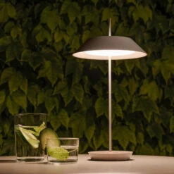 Vibia Mayfair Mini LED-Tischleuchte, Akku, Beige -Philips Store 10000834 2