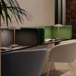 Vibia Mayfair Mini LED-Tischleuchte, Akku, Beige -Philips Store 10000834 3