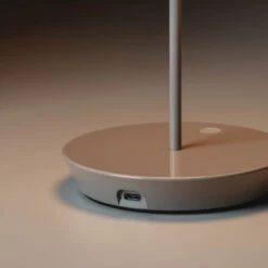 Vibia Mayfair Mini LED-Tischleuchte, Akku, Beige -Philips Store 10000834 6