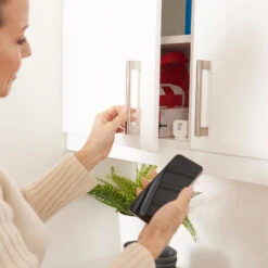 Yale Smart Cabinet Lock Intelligentes Möbelschloss 13 Yale Smart Cabinet Lock Intelligentes Möbelschloss -Philips Store 10011603 2