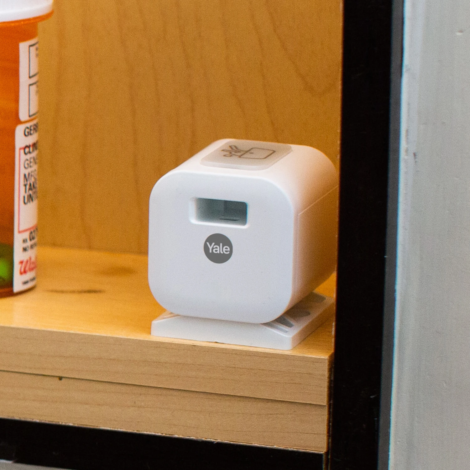Yale Smart Cabinet Lock Intelligentes Möbelschloss 3 Yale Smart Cabinet Lock Intelligentes Möbelschloss
