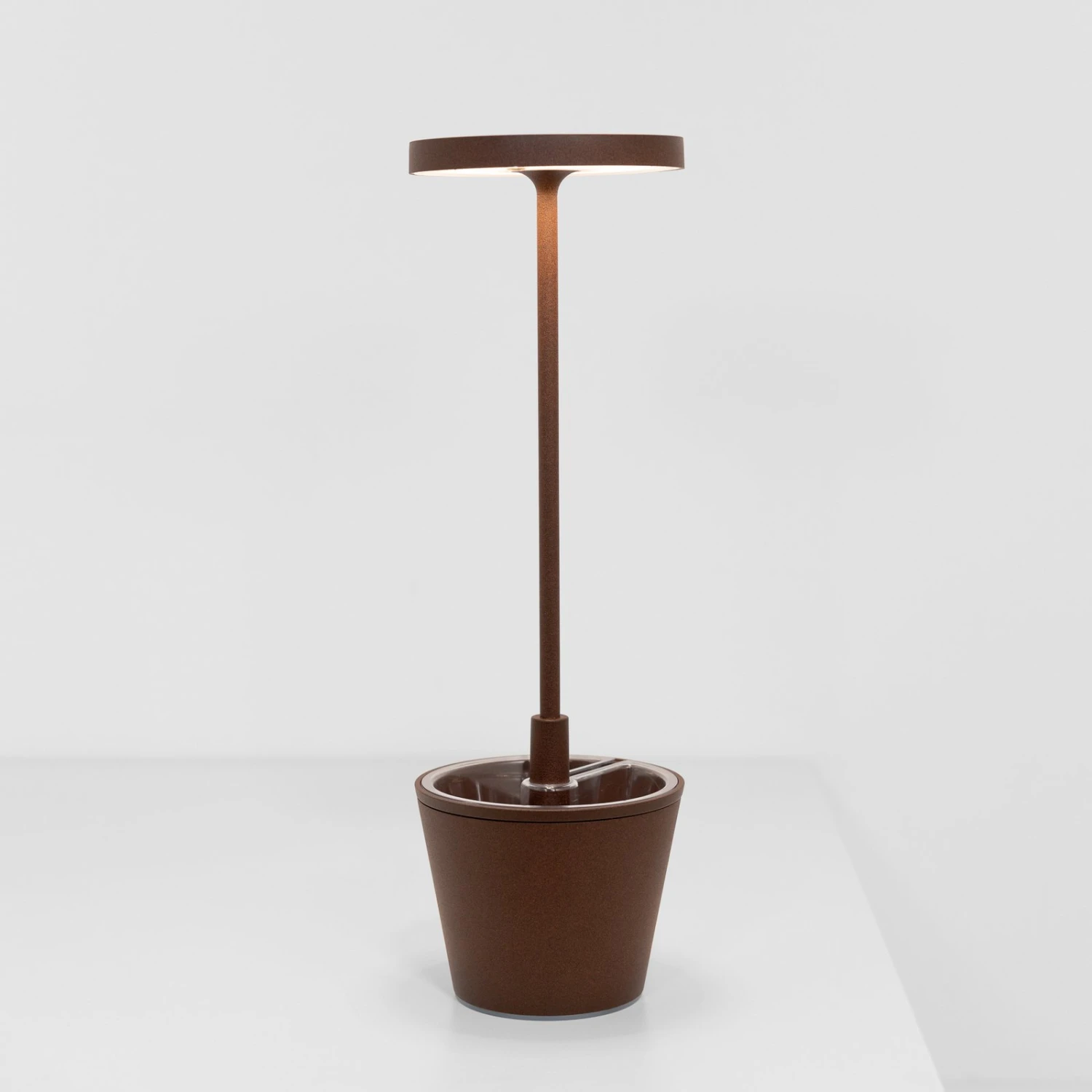 Zafferano Poldina Reverso Akku-Tischlampe Corten 7 Zafferano Poldina Reverso Akku-Tischlampe Corten – Bild 5