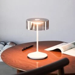 LED-Akkutischleuchte Numotion, IP54, Schneeweiß