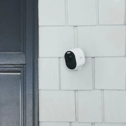 Arlo Ultra 2 Sicherheitssystem, 3 Kameras, Weiß 6 Arlo Ultra 2 Sicherheitssystem, 3 Kameras, Weiß -Philips Store 1080020 1