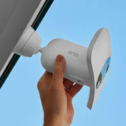 Arlo Pro 3 Flutlichtkamera, Weiß -Philips Store 1080025 3