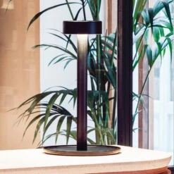 Milan Peak Lane LED-Tischleuchte, Designerstück -Philips Store 6708206 2