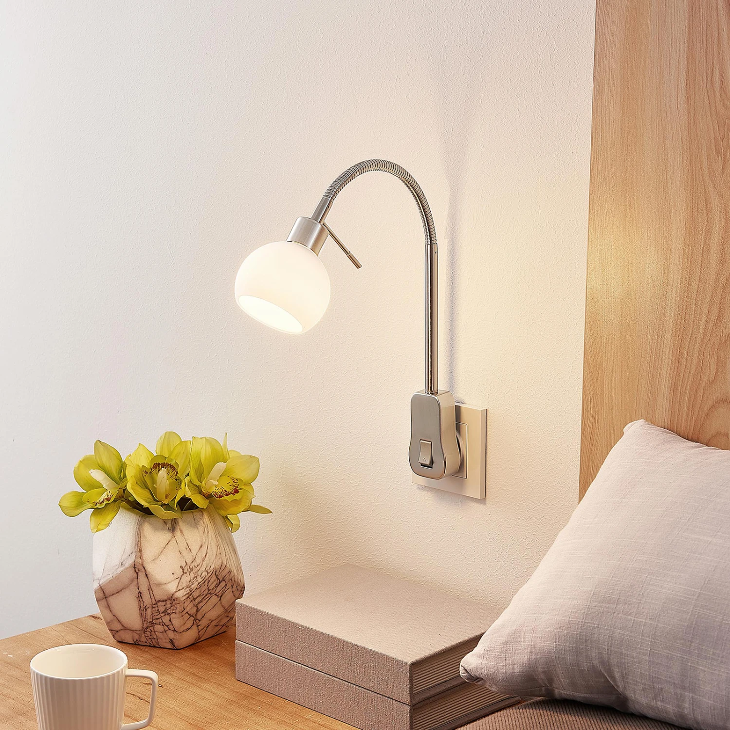 Lindby Aeryn Steckdosenleuchte, Flexarm, Schalter 4 Lindby Aeryn Steckdosenleuchte, Flexarm, Schalter – Bild 2