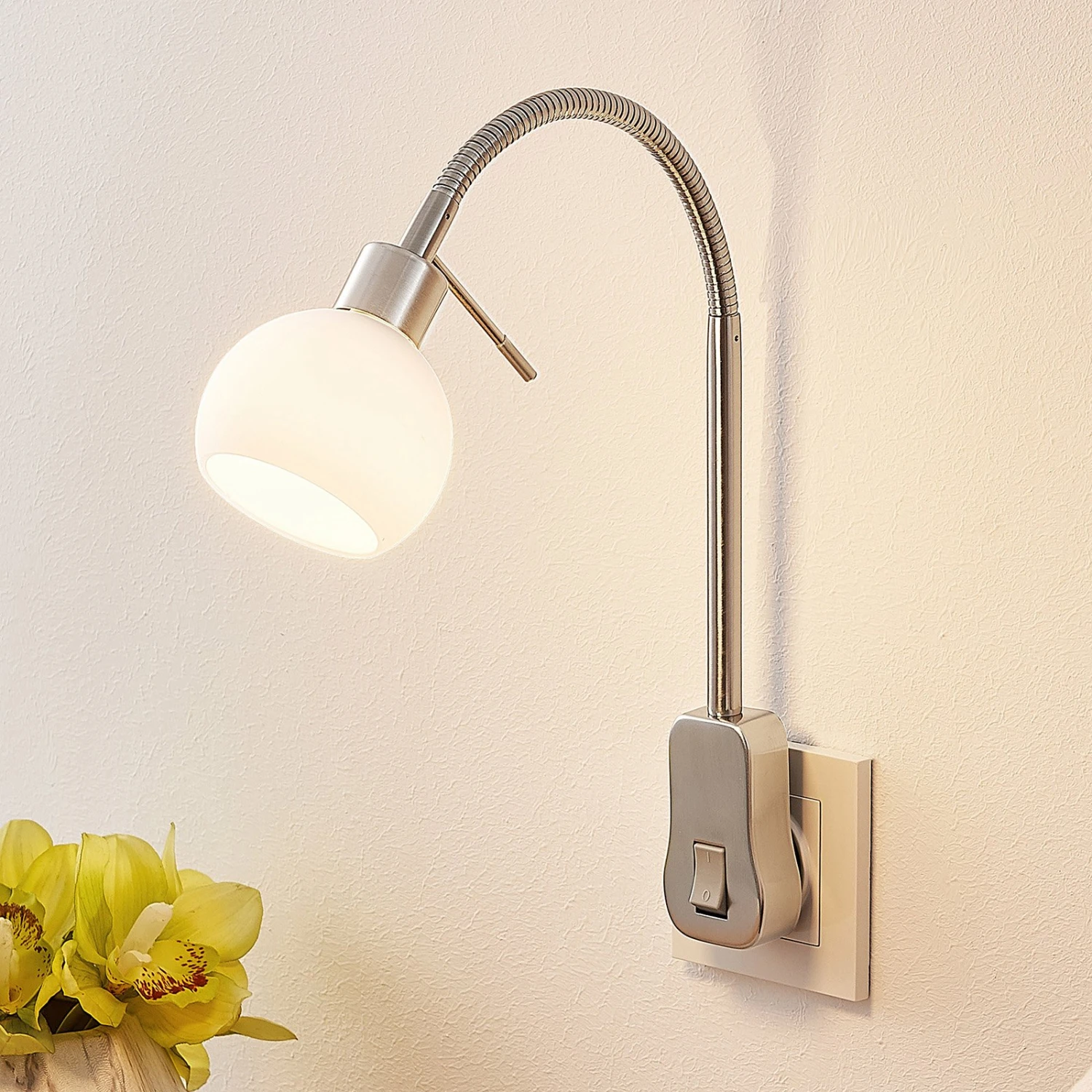 Lindby Aeryn Steckdosenleuchte, Flexarm, Schalter 3 Lindby Aeryn Steckdosenleuchte, Flexarm, Schalter