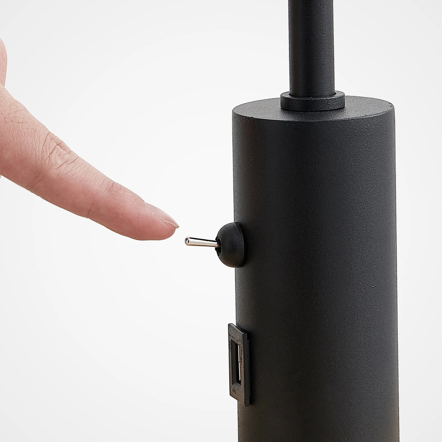 Lindby Zinia Stehlampe Mit Ablage Und USB, Schwarz 10 Lindby Zinia Stehlampe Mit Ablage Und USB, Schwarz – Bild 8