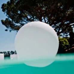 Globe - Schwimmfähige LED-Dekorationslampe 7 Globe - Schwimmfähige LED-Dekorationslampe -Philips Store 8590018 1