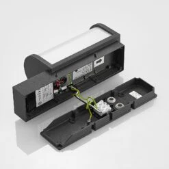 Lucande Jokum LED-Außenwandlampe, IP54, Sensor 19 Lucande Jokum LED-Außenwandlampe, IP54, Sensor -Philips Store 9619226 8