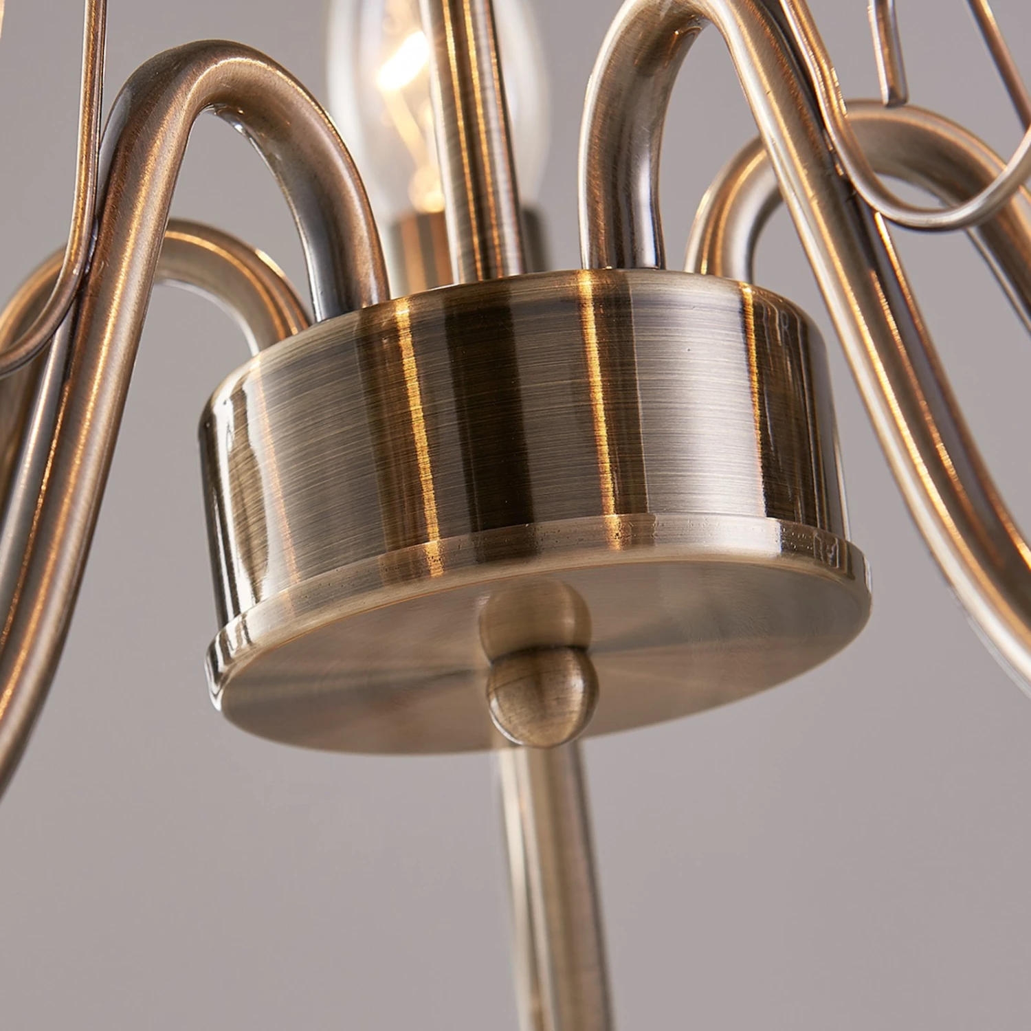 Kronleuchter Marnia, Altmessing, 5-flammig 7 Kronleuchter Marnia, Altmessing, 5-flammig – Bild 5