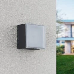 Lindby Mathea LED-Außen-Deckenleuchte, Eckig 14 Lindby Mathea LED-Außen-Deckenleuchte, Eckig -Philips Store 9915004 3