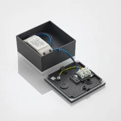 Lindby Mathea LED-Außen-Deckenleuchte, Eckig 19 Lindby Mathea LED-Außen-Deckenleuchte, Eckig -Philips Store 9915004 8