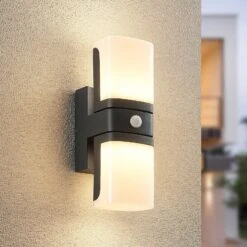 Lindby Jasiah LED-Außenwandleuchte Drehbar Sensor